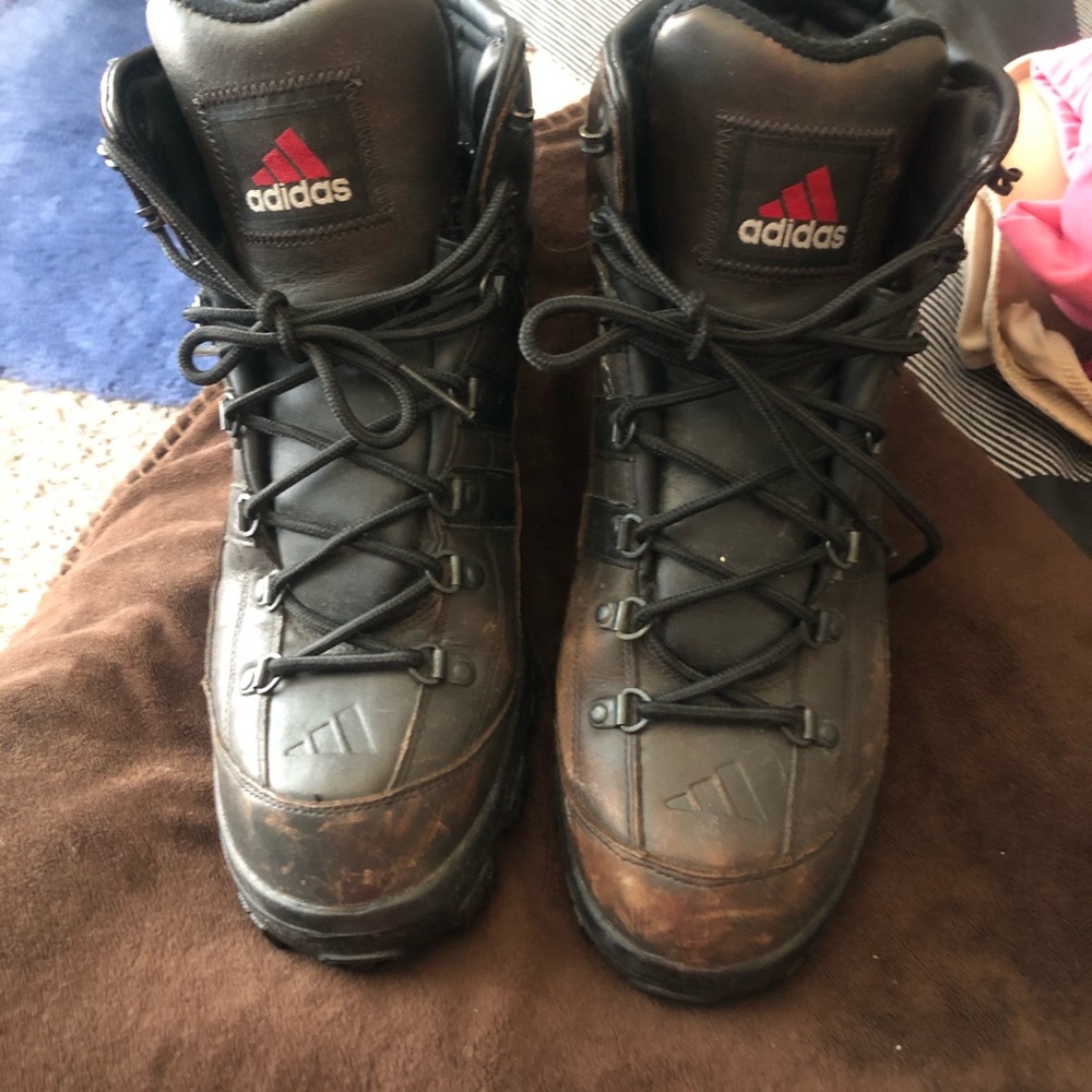 Steal toe work boots